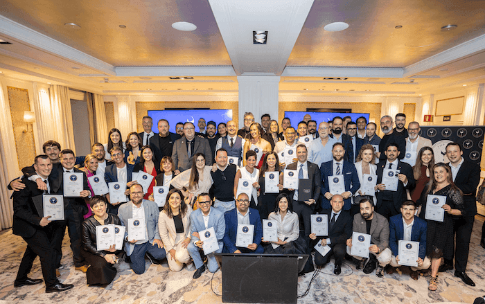 photo de groupe des 100 meilleurs sommeliers d espagne en 2025