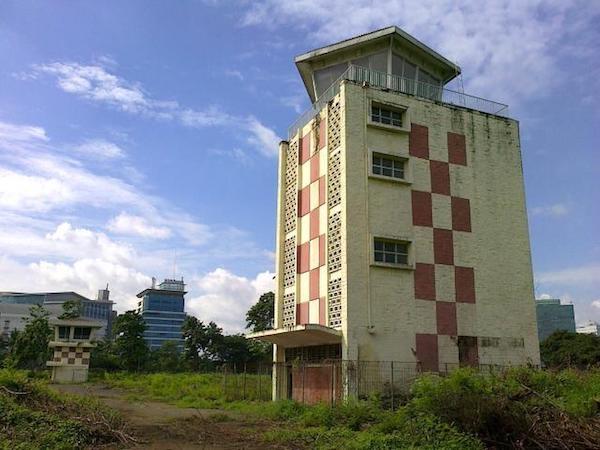 Tour de controle jakarta Tinintin