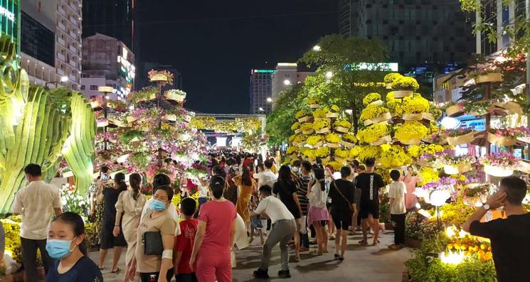 Les touristes au Vietnam visitent Ho chi Minh Ville