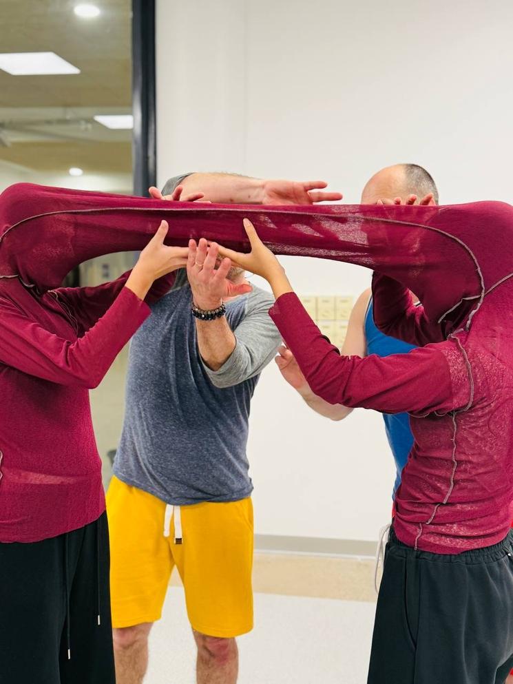 “Tous sous le même toit” : la danse pour transmettre l’empathie et l’inclusion