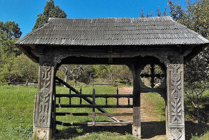 porte-bois-artisanal-traditionnel-maramures-roumanie