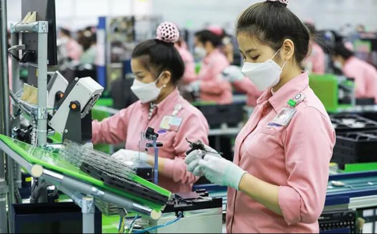 Travailleurs vietnamiens dans une usine de Samsung