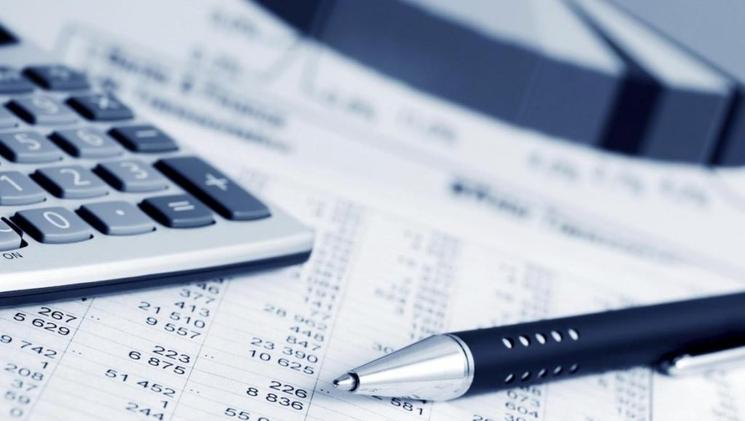 une calculatrice et des comptes