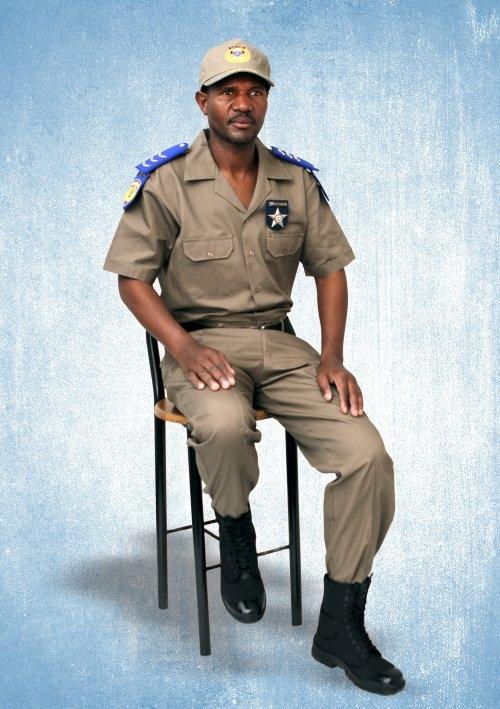 Officier de police en uniforme