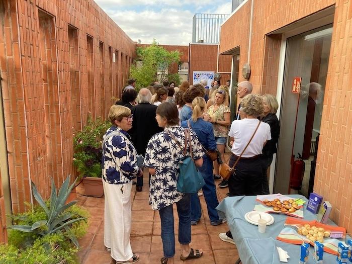 expats sur la terrasse de l'institut francais