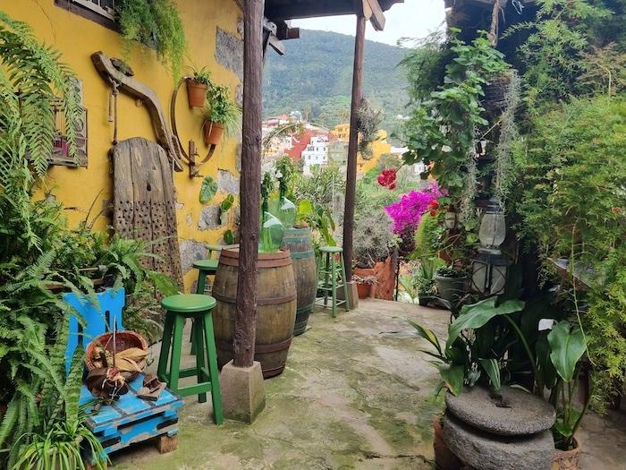 une maison toute fleurie