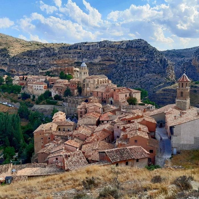 village d'Albarracin dans la montagne