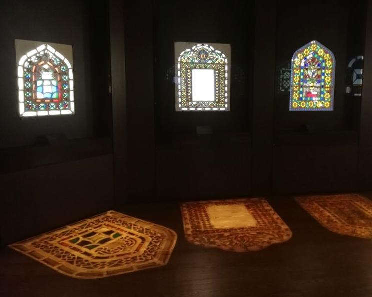 Vitraux traditionnels « revzen » au musée du verre de Beykoz à Istanbul, sertissage en plâtre