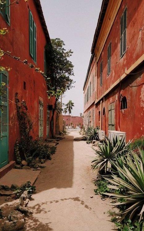 Allée sur l'île de Gorée, Sénégal