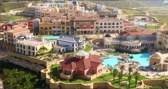 vue générale Melia villaitana, qui ressemble à un village mediteraneen