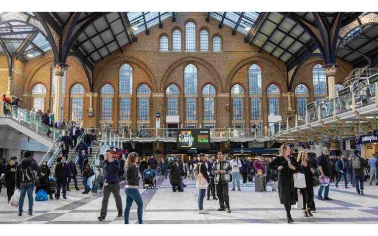 waterloo bridge tube station