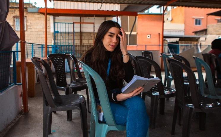 Une jeune Indienne prépare son discours pour la remise des diplômes de LP4Y