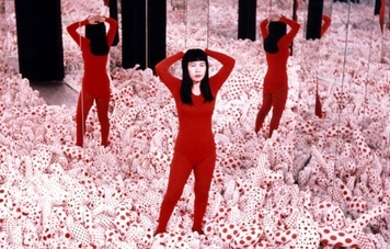 Infinity Mirror Room – Phalli’s Field, 1965 © YAYOI KUSAMA