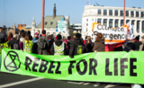XR Extinction Rebellion 113 110 arrestations manifestants climat routes bloquées Londres circulation police britannique Royaume-Uni urgence climatique climat  