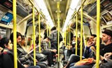 Des petites histoires distribuées dans le métro londonien Short Édition