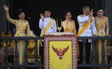 Famille-royale-Thailande-couronnement