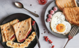 petit déjeuner Eggs and Bread 