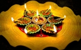 des petites lampes traditionnelles de Diwali