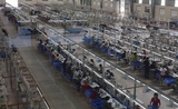 Dans une usine de fabrication textile de Yangon en Birmanie
