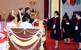 Remise de diplome par le roi de Thailande