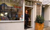 Aurelia Paumelle devant sa boutique à Prenzlauerberg
