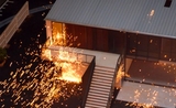 Une maison en feu en australie