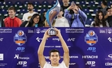 Cristian Gariin soulève le trophée après sa victoire à l'ATP 250 de Cordoba
