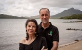 Frédéric et Christina Tardieu, sur l'île de Pangatalan. 