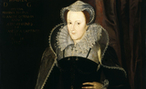 Mary reine des Ecossais vêtue de noir et portant un chapelet
