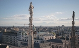 vue panoramique de Milan avec statues du Duomo