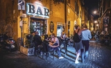 Un bar dans le quartier Trastevere à Rome