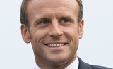 Emmanuel Macron sourit 