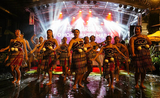 Maori dansant sur une scène pour Matariki