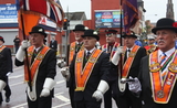 Des protestants de l'Ordre d'Orange défile 