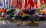 Un artiste réalise un graffiti à chiang mai