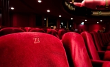 Une salle de cinéma et de théâtre 