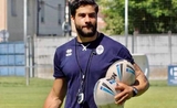 Une photo de Mathias Pala, ballons de rugby dans ses bras