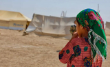 Petite afghane dans un camps de réfugiés 