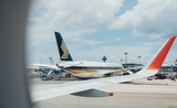 avions sur un aeroport retour a singapour