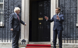 Boris Johnson et Emmanuel Macron devant 10 Downing Street
