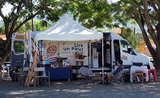 le camion librairie itinérant D'Lires Ambulants de Jean-Brice Peirano en Nouvelle-Calédonie