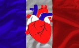 Le drapeau français avec un coeur