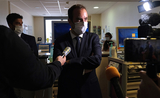 Le ministre LECORNUen conférence presse improvisée au Medipole de Noumea pendant la crise du Covid