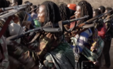 Des soldats éthiopiens sont armés et défilent