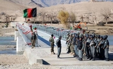 Des militaires Talibans paradent en Afghanistan