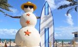 Un bonhomme de neige sur une plage