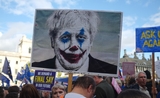 Johnson Londres tête de clown dans une manifestation 