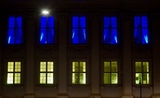 La façade de l'Ambassade de France à Copenhague aux couleurs du drapeau ukrainien