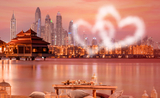 Photo de Dubaï au coucher du soleil avec deux coeurs faits de vapeur sur l'image