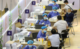 Un centre de vaccination contre le covid 19 en Chine